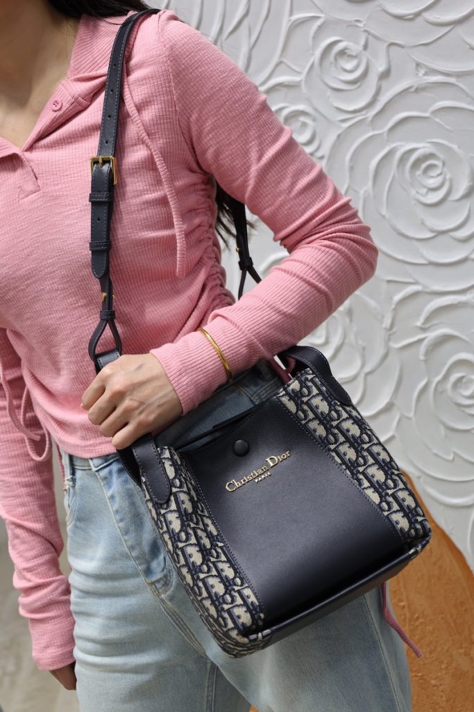 Replica Small Dior Signature Bucket Bag - Cheap price Replica Dior Small Signature Bucket Bag in Blue Dior Oblique