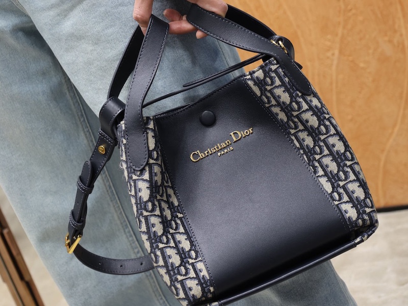 Replica Small Dior Signature Bucket Bag -Top Qaulity Replica Dior Small Signature Bucket Bag in Blue Dior Oblique