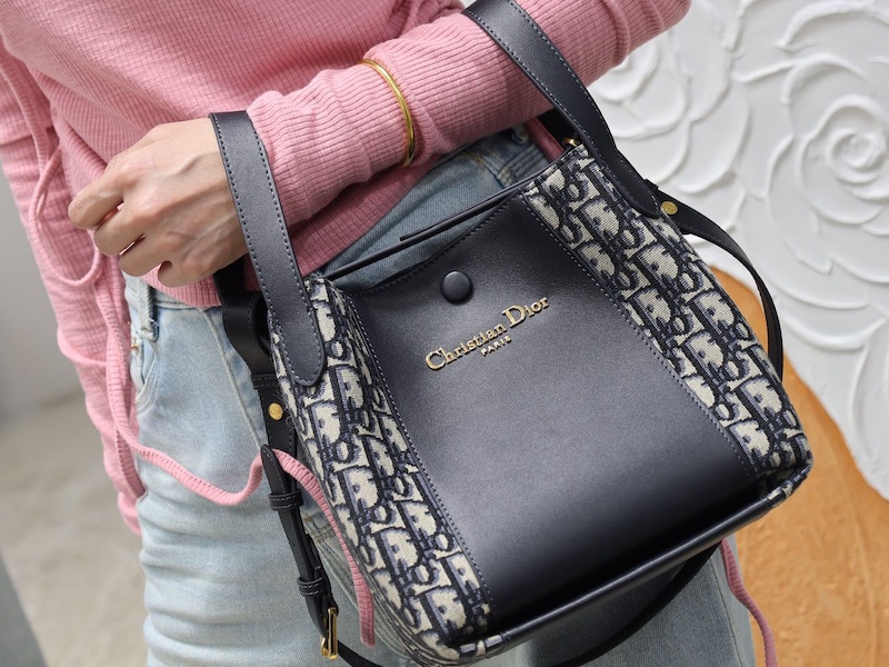 Replica Small Dior Signature Bucket Bag - 1:1 AAA Qaulity Replica Dior Small Signature Bucket Bag in Blue Dior Oblique